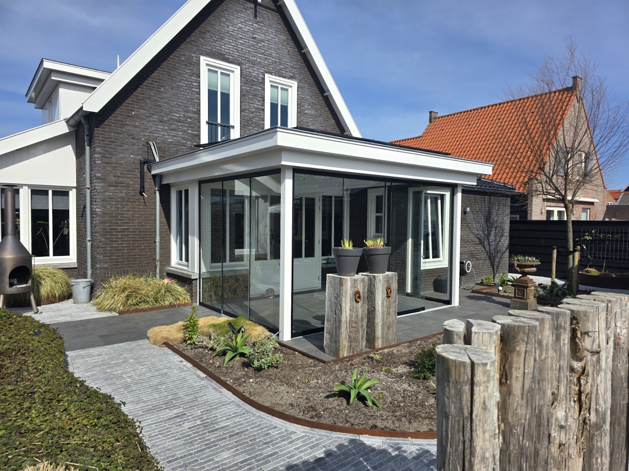 serre met glazen schuifwanden